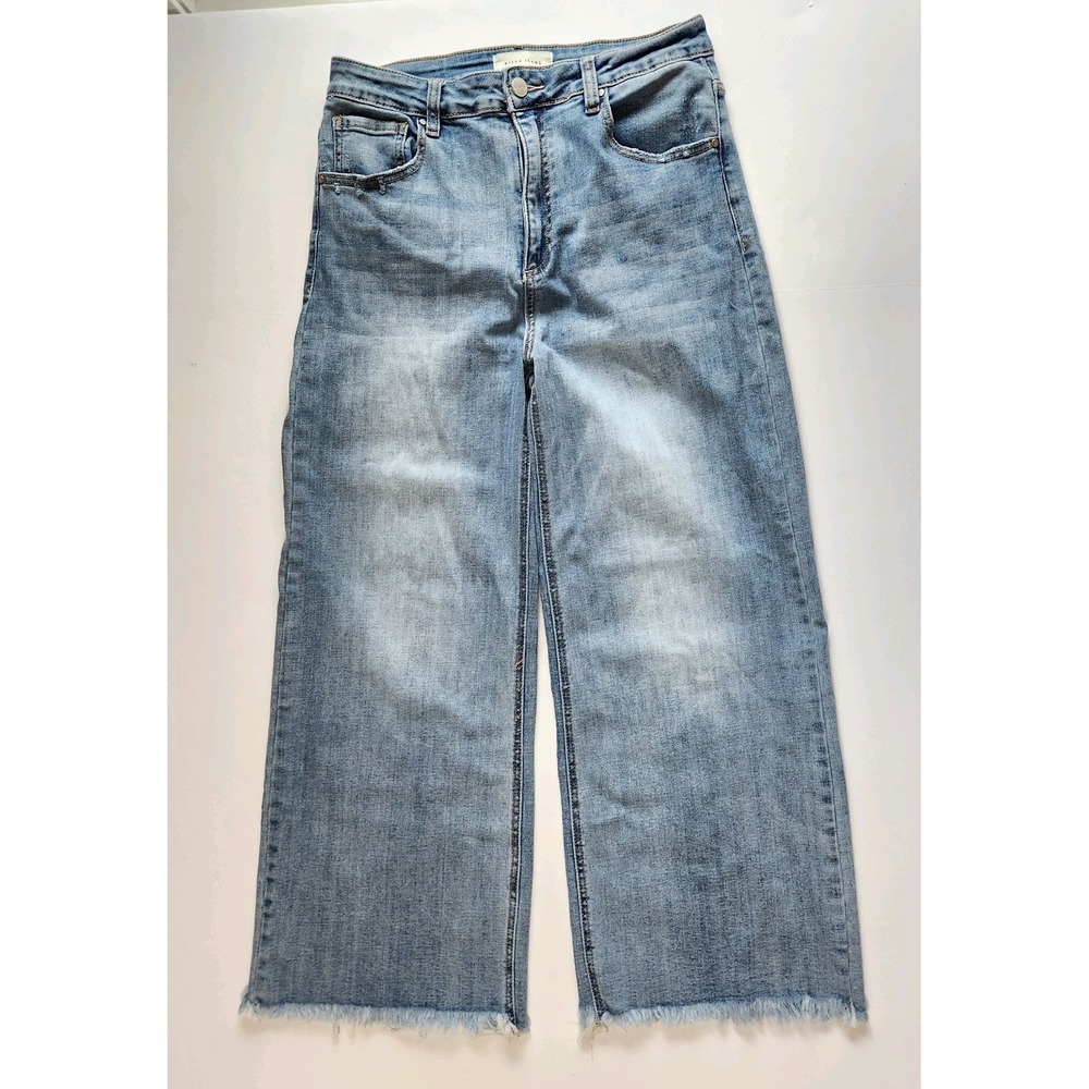 Womens Risen High Rise Raw Hem Wide Leg Jean Sz 11/30 Light Wash